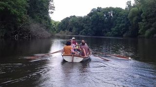 Lire la suite à propos de l’article Sortie aux avirons en Sèvre 2018 : « une navigation douce, un autre regard sur la ville »